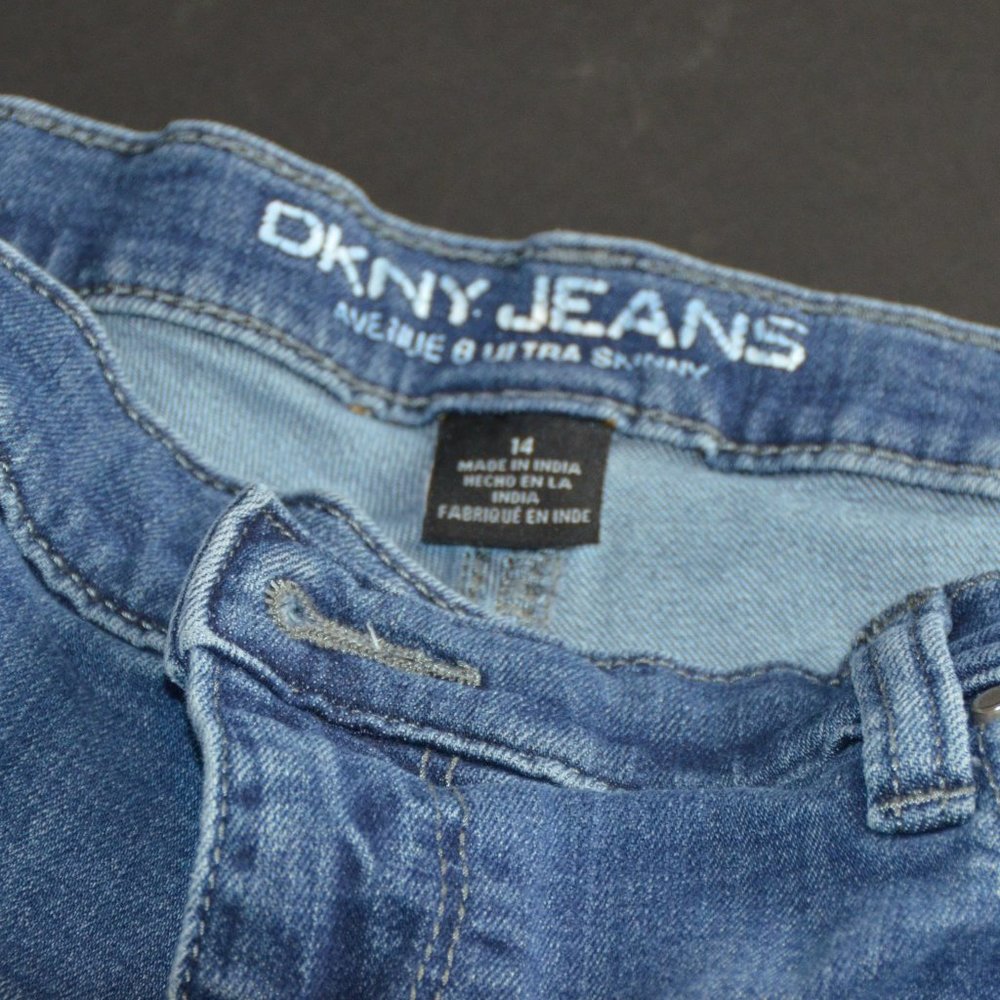 Jeans - Picture 2 of 8